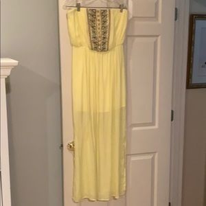 Yellow maxi strapless dress.